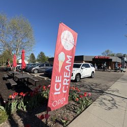 Lake Elmo Creamery - Parking lot
