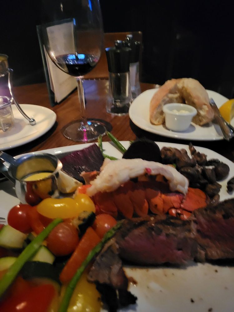 THE KEG STEAKHOUSE + BAR Updated September 2024 22 Photos & 25