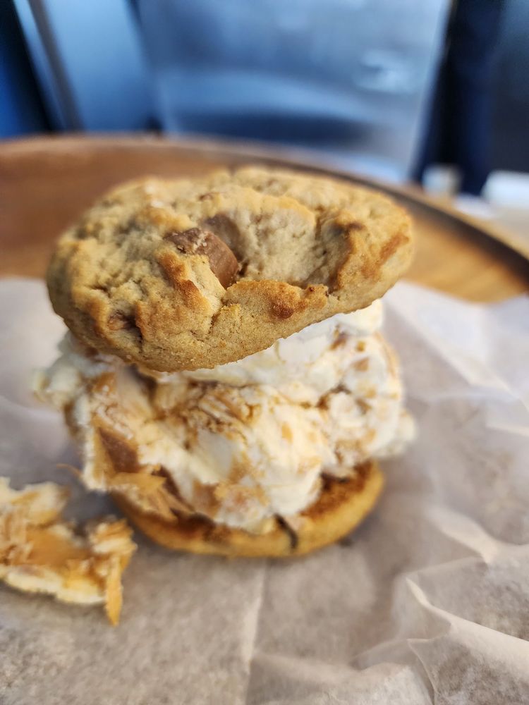 East Nashville Cream And Bean Logo