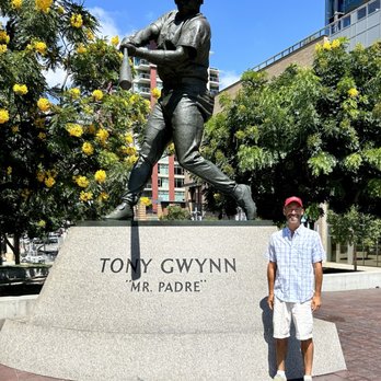 San Diego Padres - A Must See statue of Tony Gwynn, "Mr. Padre", located in the outfield plaza. - Professional Sports Teams Near Me - San Diego, California San Diego Padres - A Must See statue of Tony Gwynn, "Mr. Padre", located in the outfield plaza. - Professional Sports Teams Near Me - San Diego, California