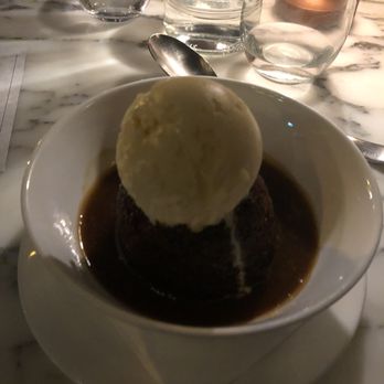 The Lygon Arms - Sticky toffee pudding - typically English! - British Near Me - Broadway, WOR