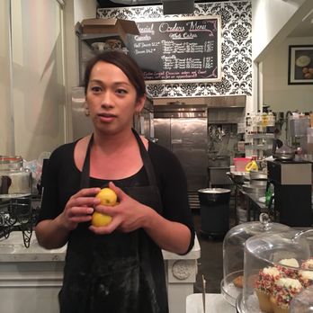 Jennivee’s Bakery - Desserts Near Me - Chicago, Illinois