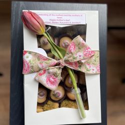 The Modern Endodontist: Yarah Beddawi - Lovely Mother's Day gift! We are so lucky and always feel the love from our amazing patients.