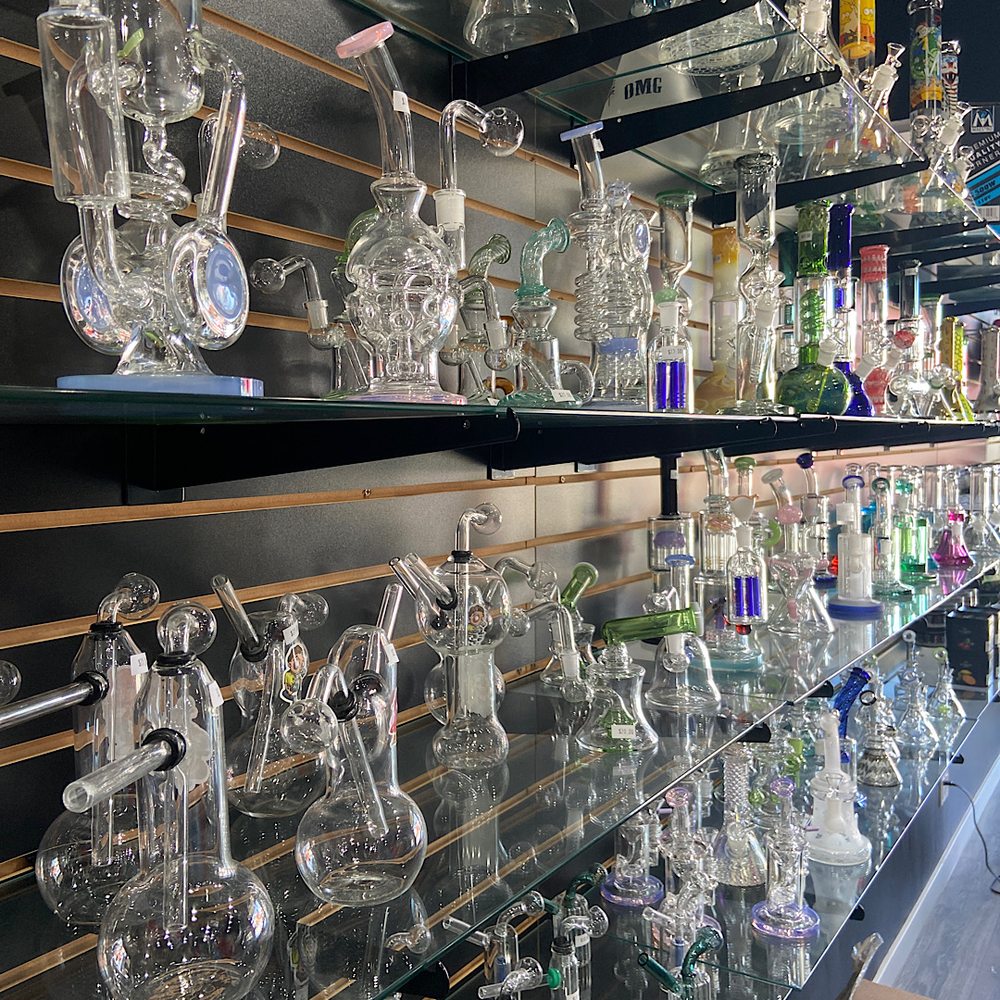 THE PLUGS SMOKE SHOP Updated May 2024 23 Photos 14626 Victory Blvd, Van Nuys, California