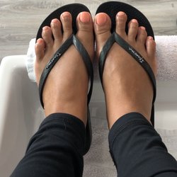 Lash & Beauty - Shellac Pedicure // Follow us on Instagram @lashbeautymtl