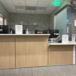 Sutter Health Lab - Check in for mamos on the right & regular labs on the left