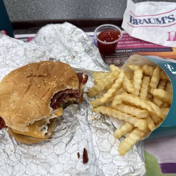 Braums Fresh Market - Quarter Pound Bacon Cheeseburger - Ice Cream & Frozen Yogurt Near Me - Abilene, Texas