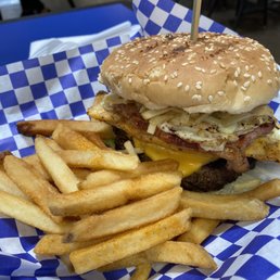 La Callejera burger with fries La Callejera burger with fries