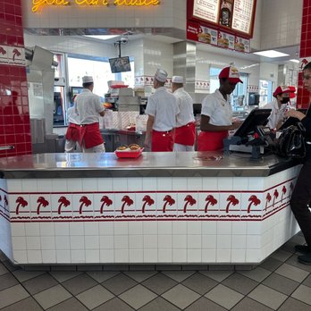 In-N-Out Burger - Burgers Near Me - Tustin, California