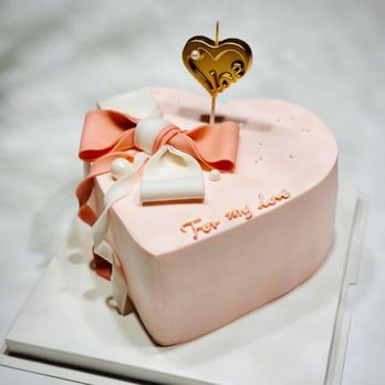 Te'amo Sweets - a pink heart shaped cake - Desserts Near Me - Chicago, Illinois