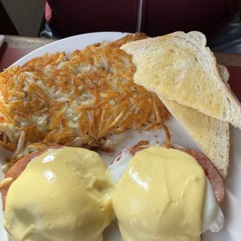 Rollerville Cafe - Eggs Benedict- great hollandaise sauce, perfect breakfast. - American Near Me - Point Arena, California