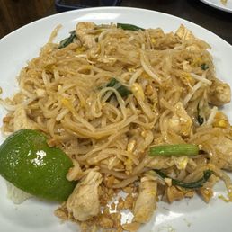 Chicken Pad Thai Noodle Chicken Pad Thai Noodle