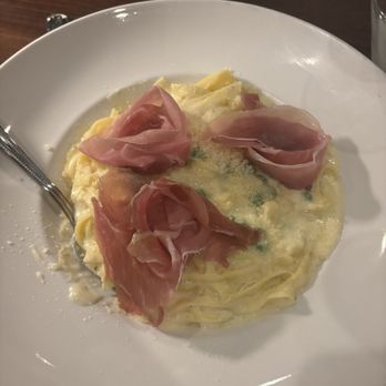 Salute Ristorante Italiano - Fettuccine Alfredo w/ prosciutto added - very good! - Italian Near Me - Sinking Spring, Pennsylvania Salute Ristorante Italiano - Fettuccine Alfredo w/ prosciutto added - very good! - Italian Near Me - Sinking Spring, Pennsylvania