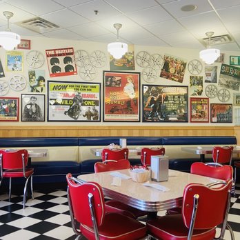 Douglas Avenue Diner - Inside retro style dining area. - Diners Near Me - Racine, Wisconsin