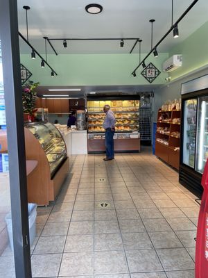 Suzanne's Cake & Pastry by null