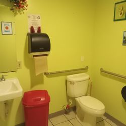 Galera Dos - Ladies room,  very clean.