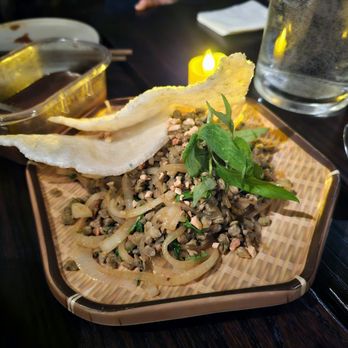 Mộc Mạc - Hến Xúc Bánh Đa/Baby Clam Bites- Baby Clams delicately sautéed with shallots and herbs, served with toasted sesame crackers. $12. Very tasty - Vietnamese Near Me - New York, New York
