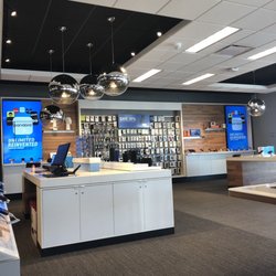 AT&T Store - Store's Interior