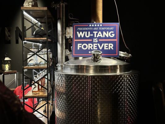 Skaalvenn Distillery & Cocktail Lounge by null