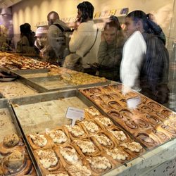 Cinnamood - A long counter of different flavor cinnamon rolls