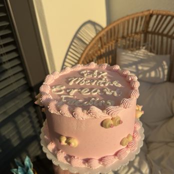 Key West Cakes - 4" vanilla cake w buttercream and raspberry filling - Bakeries Near Me - Key West, Florida Key West Cakes - 4" vanilla cake w buttercream and raspberry filling - Bakeries Near Me - Key West, Florida