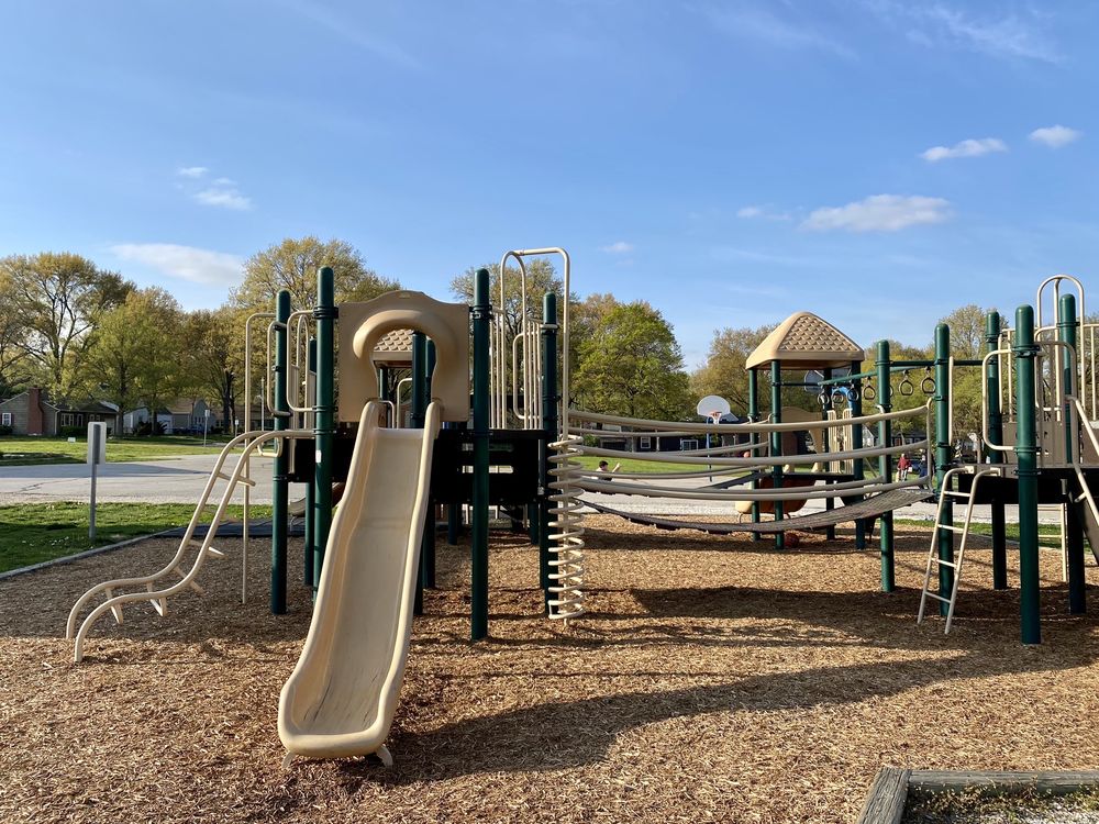 R PARK Updated September 2024 5535 Juniper Dr, Roeland Park, Kansas