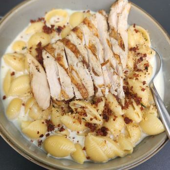 Fork And Fable - Macaroni and cheese with grilled chicken - Bars Near Me - La Crosse, Wisconsin
