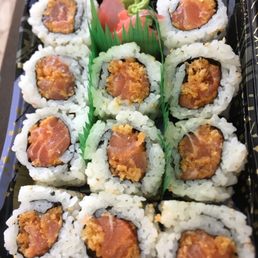Spicy salmon , lacked mayo Spicy salmon , lacked mayo