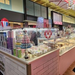 Ela's Macarons - Storefront