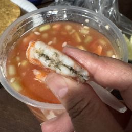 Shrimp poop cóctel.
