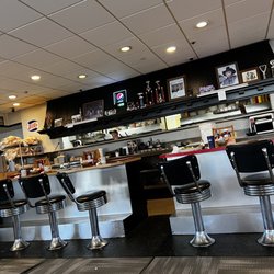 Eddie's Restaurant - Cute place.