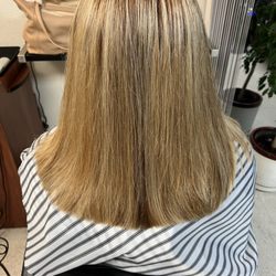Hair Expressions - Look how precise this even cut is all the way around! Paul did an amazing job and I will definitely go back for my root touch up.
