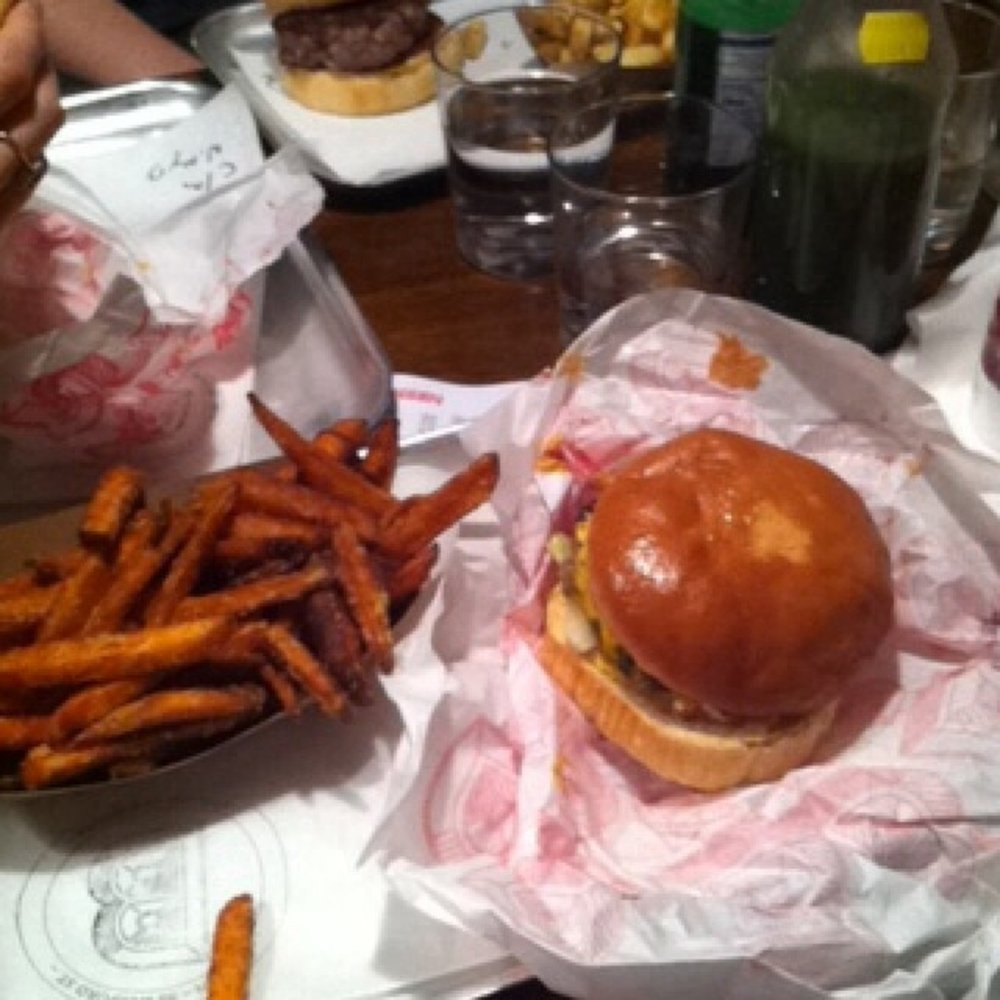 Bunsen - Cheeseburger with everything and sweet potato chips - Burgers Near Me - Dublin, D
