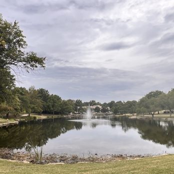 Sar-Ko-Par Trails Park - A beautiful pond - Parks Near Me - Lenexa, Kansas