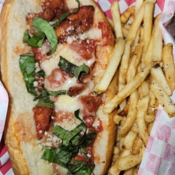 Ziggys Magic Pizza Shop - Chicken parmesan - Pizza Near Me - Phoenix, Arizona Ziggys Magic Pizza Shop - Chicken parmesan - Pizza Near Me - Phoenix, Arizona