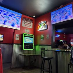 Holeshotz Bar & Grill