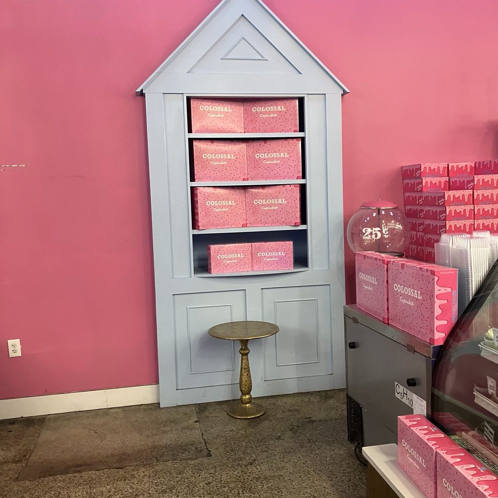 Colossal Cupcakes - Inside - Bakeries Near Me - Cleveland, Ohio