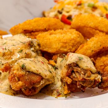 Shay's Wave - a plate of fried chicken with cheese sauce - Food Trucks Near Me Shay's Wave - a plate of fried chicken with cheese sauce - Food Trucks Near Me