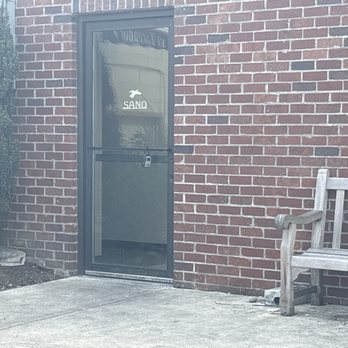 Sano Redmond - Entrance from the parking lot. - Juice Bars & Smoothies Near Me - Redmond, Washington