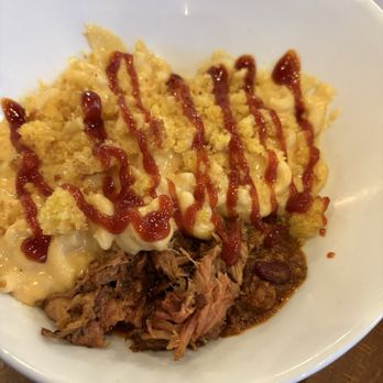 Slyderz Bar & Grill - Mac&Cheese with Chili and pulled pork - Barbeque Near Me - Chico, California Slyderz Bar & Grill - Mac&Cheese with Chili and pulled pork - Barbeque Near Me - Chico, California