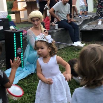 Caroline Party - Isabella playing limbo with Elsa - Party & Event Planning Near Me - Doral, Florida