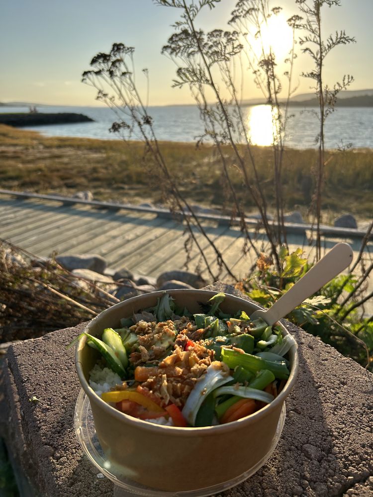 The Poke Bowl Logo