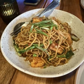Dancing Yak - vegan chow mein with tofu - Himalayan/Nepalese Near Me - San Francisco, California Dancing Yak - vegan chow mein with tofu - Himalayan/Nepalese Near Me - San Francisco, California