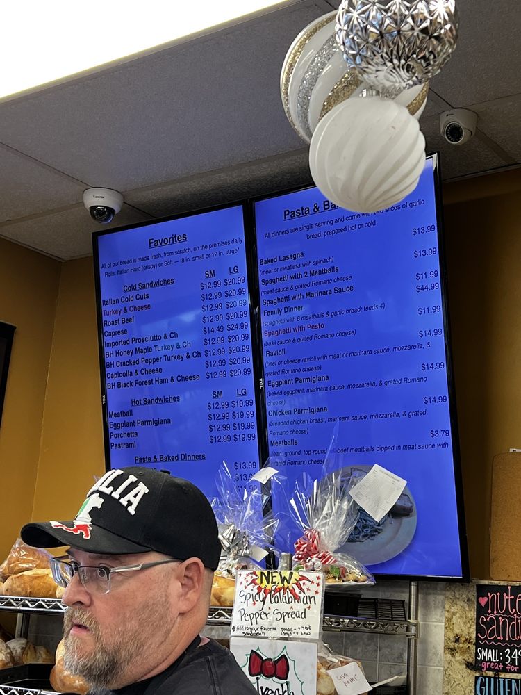 Italia Deli & Bakery