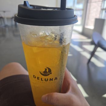 Deluna Dessert Cafe - Mango jasmine tea. Yum! - Bubble Tea Near Me - Sacramento, California