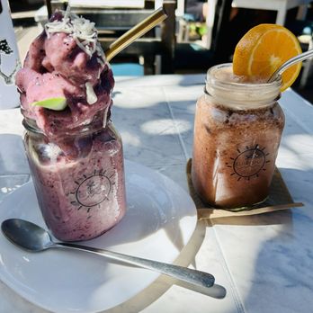 Elixir Spot - Berry smoothie and ashwagandha juice - Juice Bars & Smoothies Near Me - Puerto Vallarta, JAL
