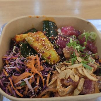 Pokito - Traditional and spicy garlic efn Ahi - Hawaiian Near Me - Toronto, Ontario