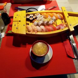 Sushi Lin - Sushi Boat party 2 e zuppa  mais  e pollo