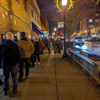 Anderson's Bookshop - Lined up for Joe Maddon Book signing - Bookstores Near Me - Downers Grove, Illinois