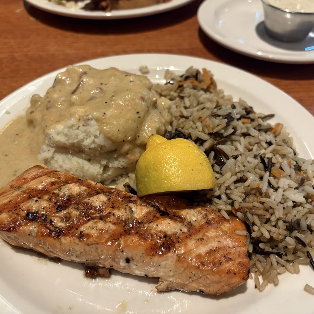 Lazlo's Brewery and Grill - Fresh Salmon, mashed potatoes with gravy, wild rice - American Near Me - Omaha, Nebraska